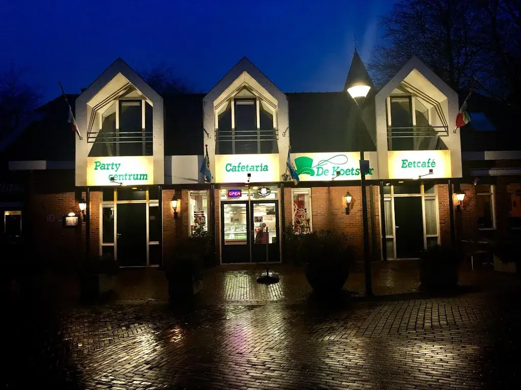 De Koetsier partycentrum-cafetaria-feestcafe restaurant in Siddeburen