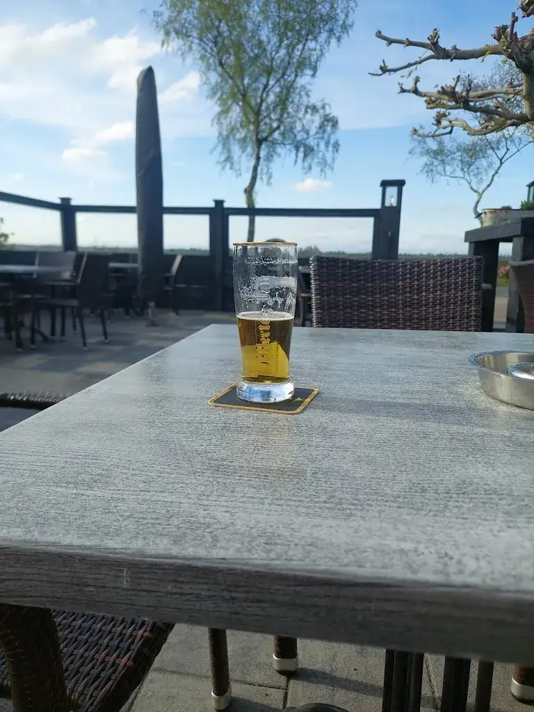 Bradley Hughes_Boer en Burgerbar de Iembarg_Sellingen_review