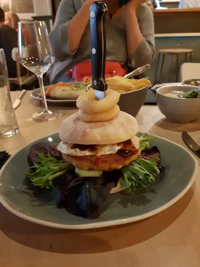 Logan Danes_Bij Elzinga_Boer_review