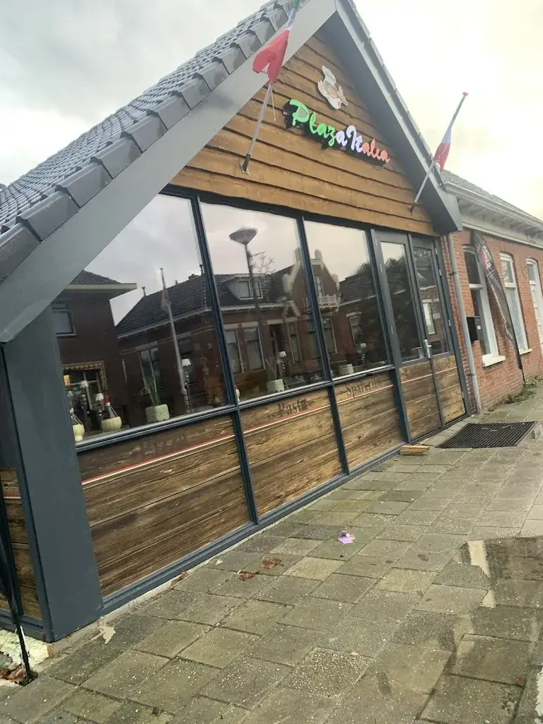 Plaza Italia_Uithuizermeeden_slider_image_1