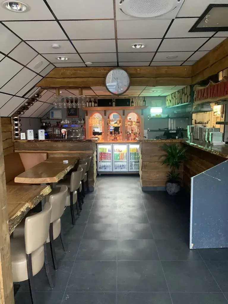 Plaza Italia_Uithuizermeeden_slider_image_3