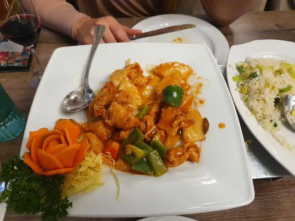 Hong Fong_Apel_slider_image_2