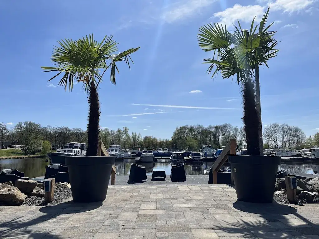 Jachthaven By Knaap restaurant in Apel