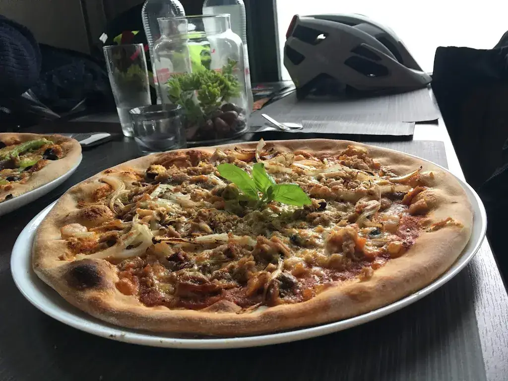 Doubleyou MC_Pizza&Grillroom Midden-Oosten Terras_Zoutkamp_review