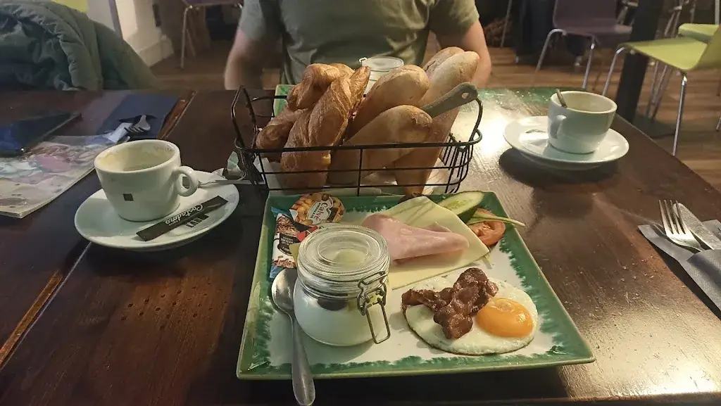 Sab C_Lunchroom Twenty Eight_Hoensbroek_review