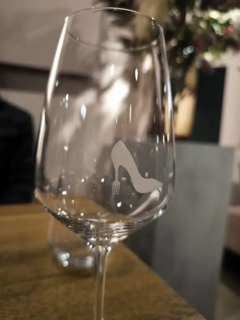 Marcellini Leao_Mrs. Robinson_Beek_review