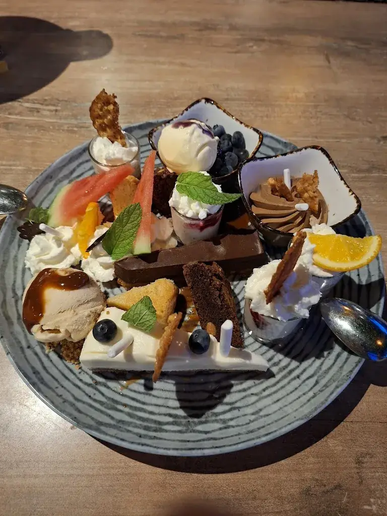 Richard van Schayk (Le Petit Vin France Wines)_Restaurant De Oude Hoeve_Arcen_review