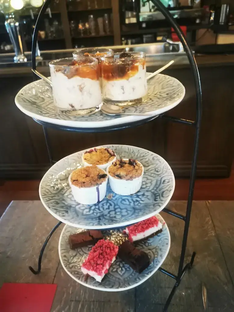 Magdalena Bratek_Landhuis de Barones_Arcen_recensione