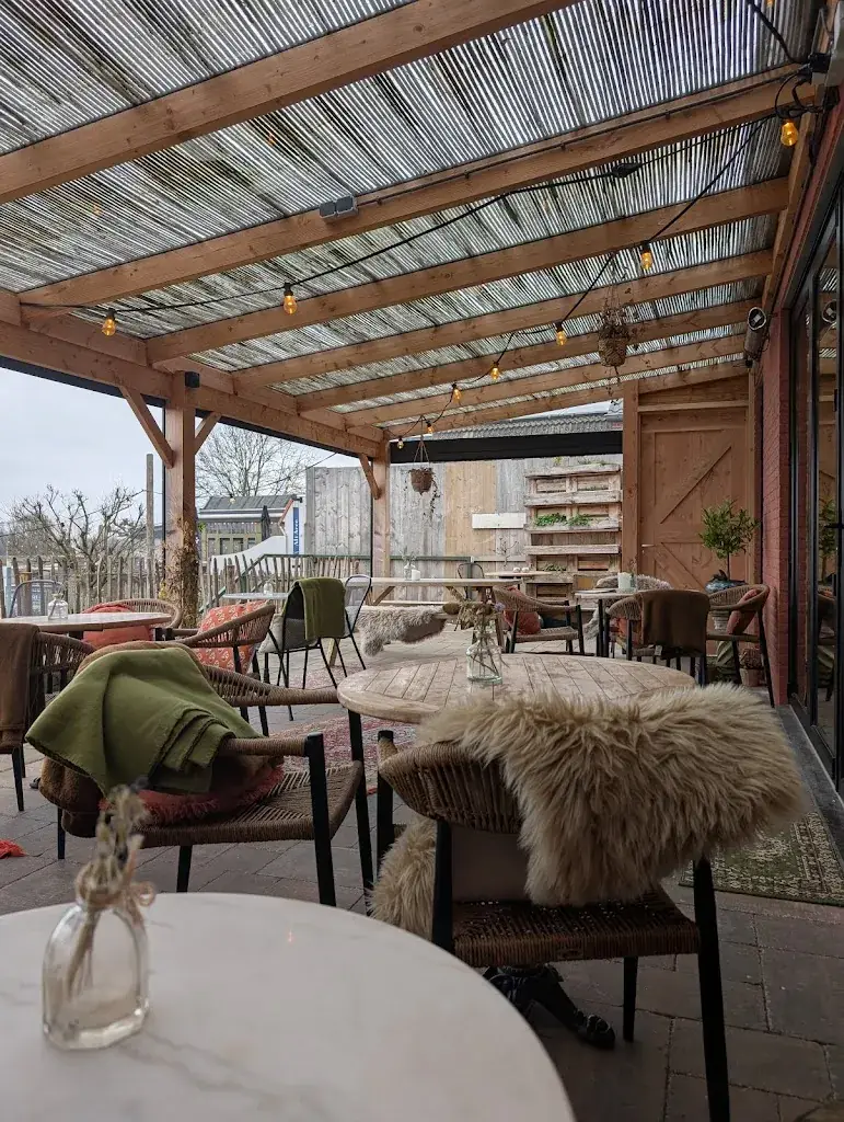 Madalena L. (Supermaddie)_De Achtertuin Arcen_Arcen_review