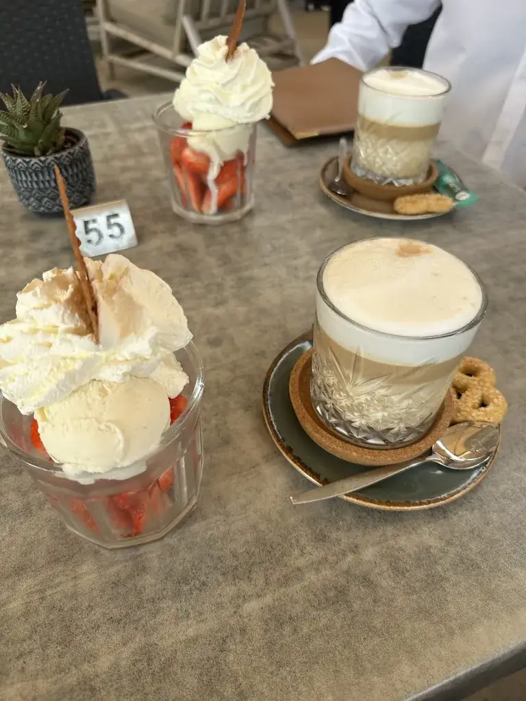 Tuğçe Akgün_MAES 21_Baarlo_review