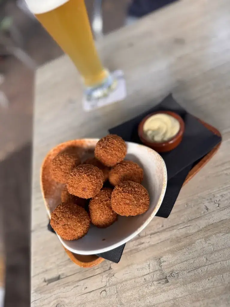 Mert 5_Beesel_slider_image_2