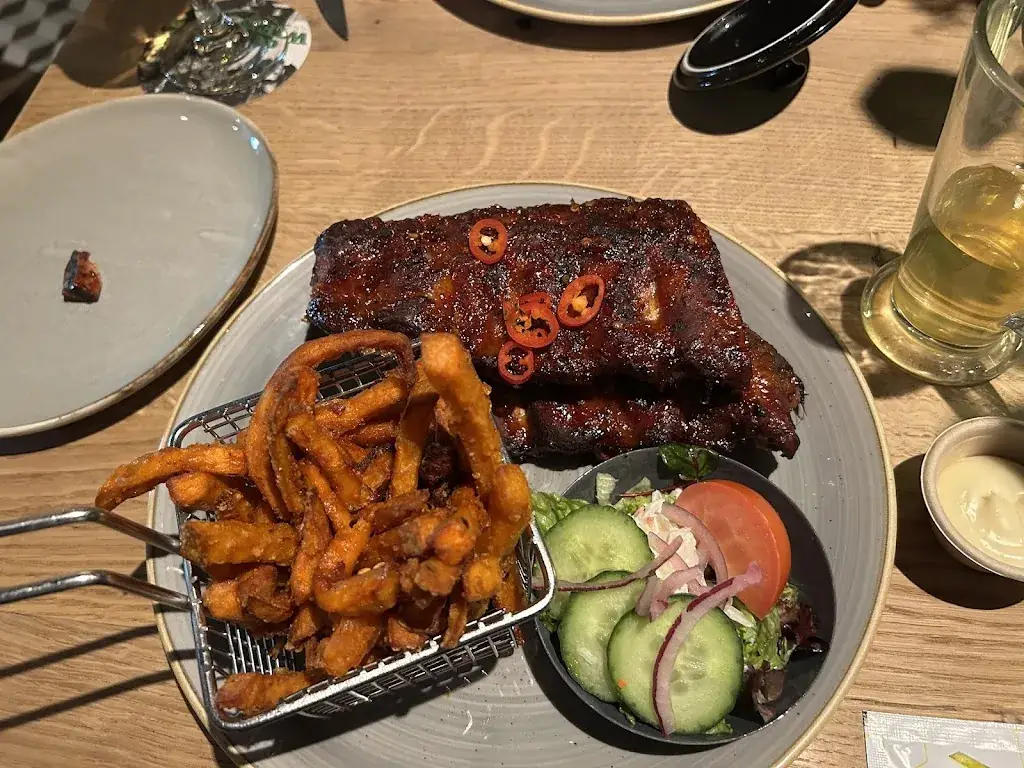 Figen Ger_Dé Wieëtsjaf_Kerkrade_review