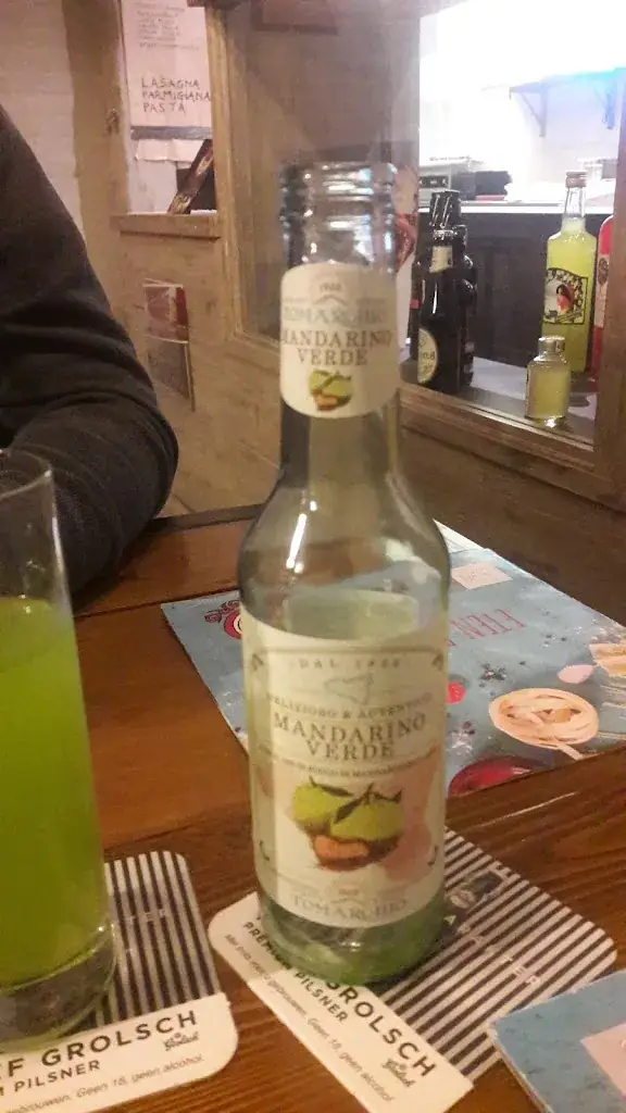 Prasanga Emonts_Café De Zwart_Blitterswijck_avis