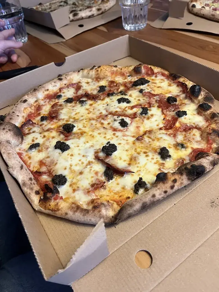 Adinda_Pizza @Hoeve Cobelli_Noorbeek_review