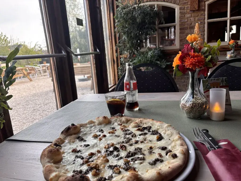 Patrycja Skupien_Pizza @Hoeve Cobelli_Noorbeek_review