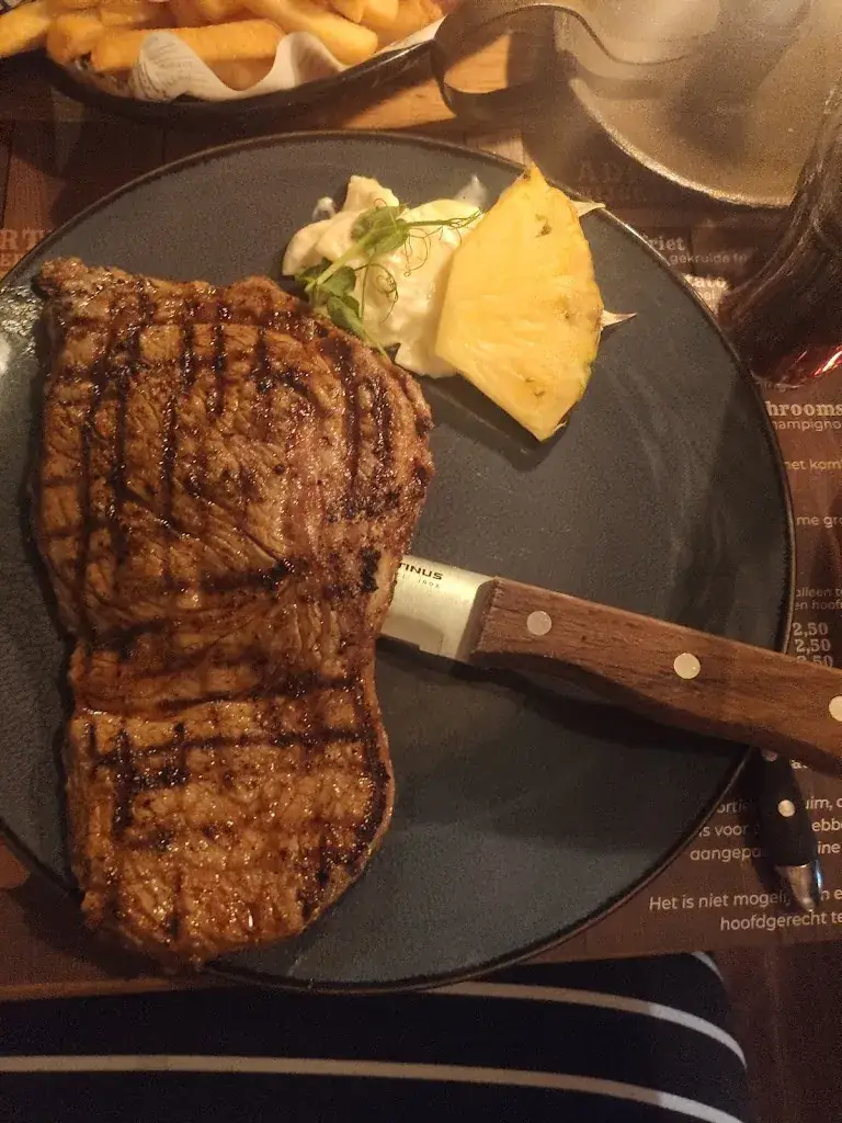 Amber “Moonlight”_Railroad Steakhouse_Veenoord_review