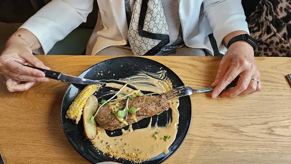 Louis Katsouris_Paviljoen Nijstad_Hoogeveen_review