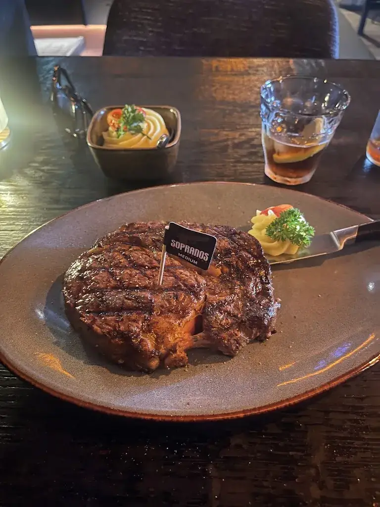 Ahmed Mahrous_Sopranos_Eindhoven_review