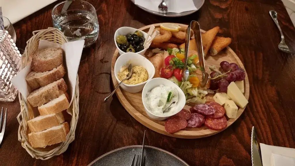 Daniel Fieman-Petrović_Balkan restaurant Ohrid_Hoogeveen_review