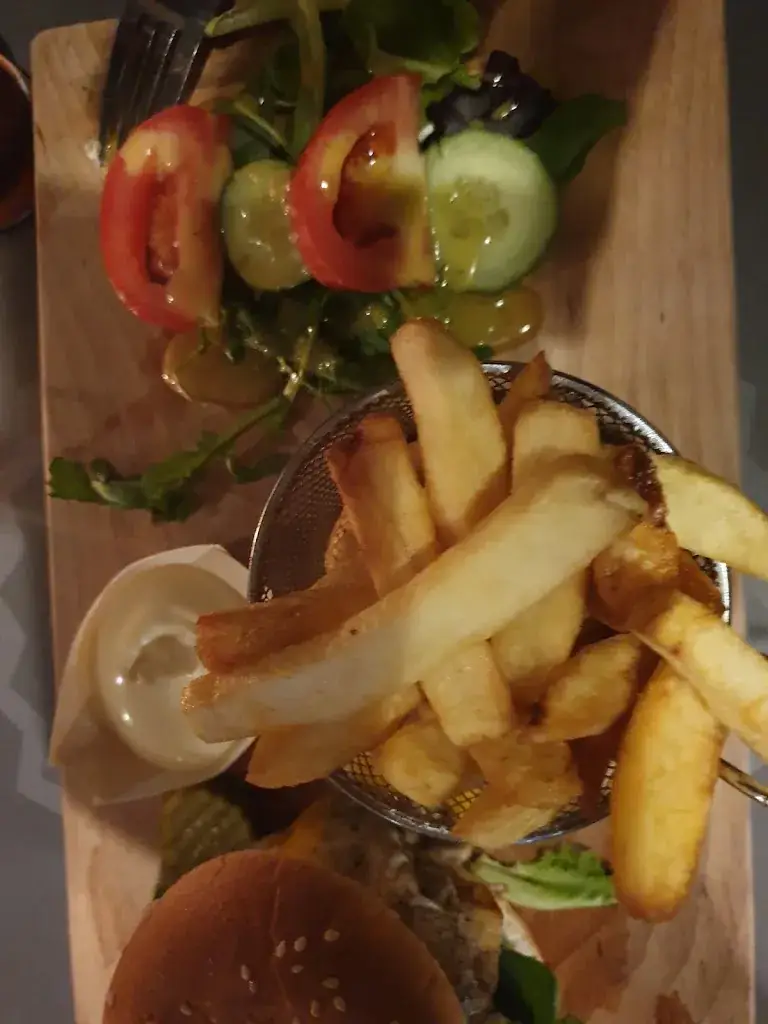 Thandiwe Mncina (Thandi Finch)_Ronnie's BBQ Ribs_Heerlen_review