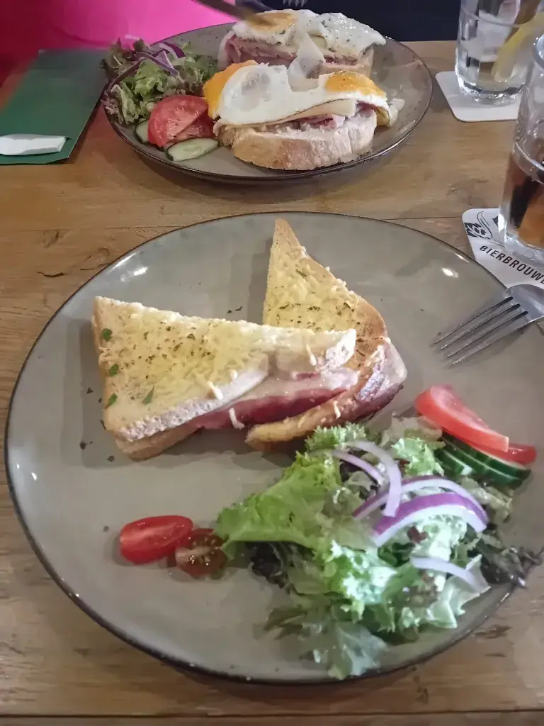 Nathalie Lau_To-B_Valkenburg_review