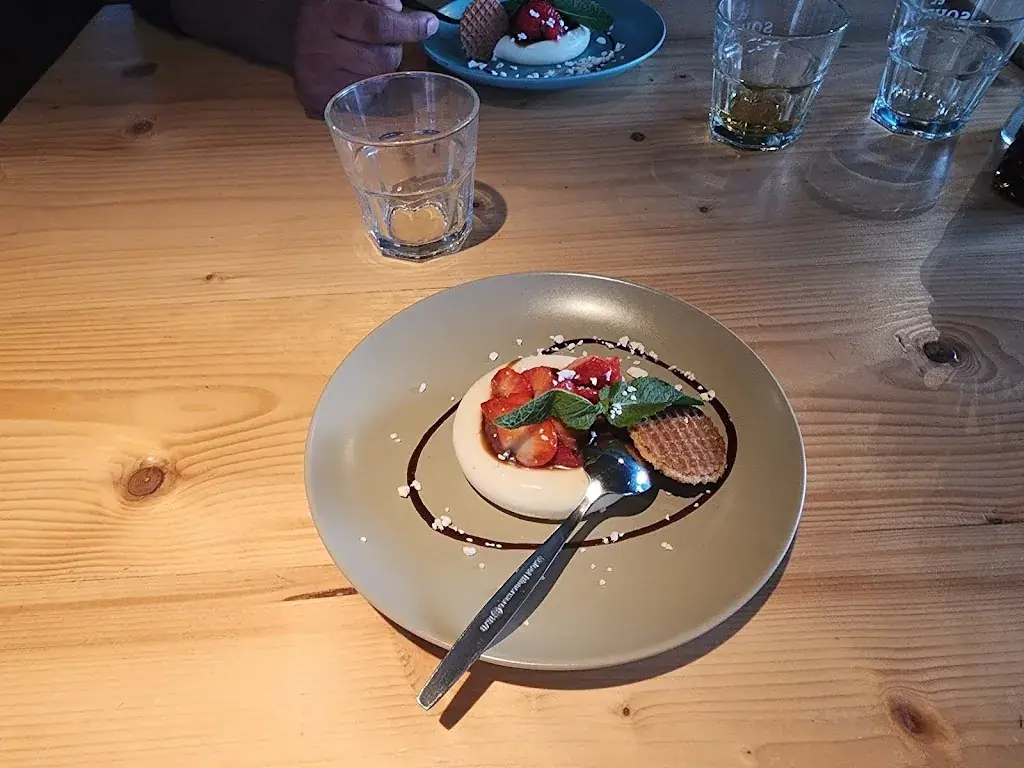 Kwasi Adu Manu_TASH Rooftop Bar_Valkenburg_review