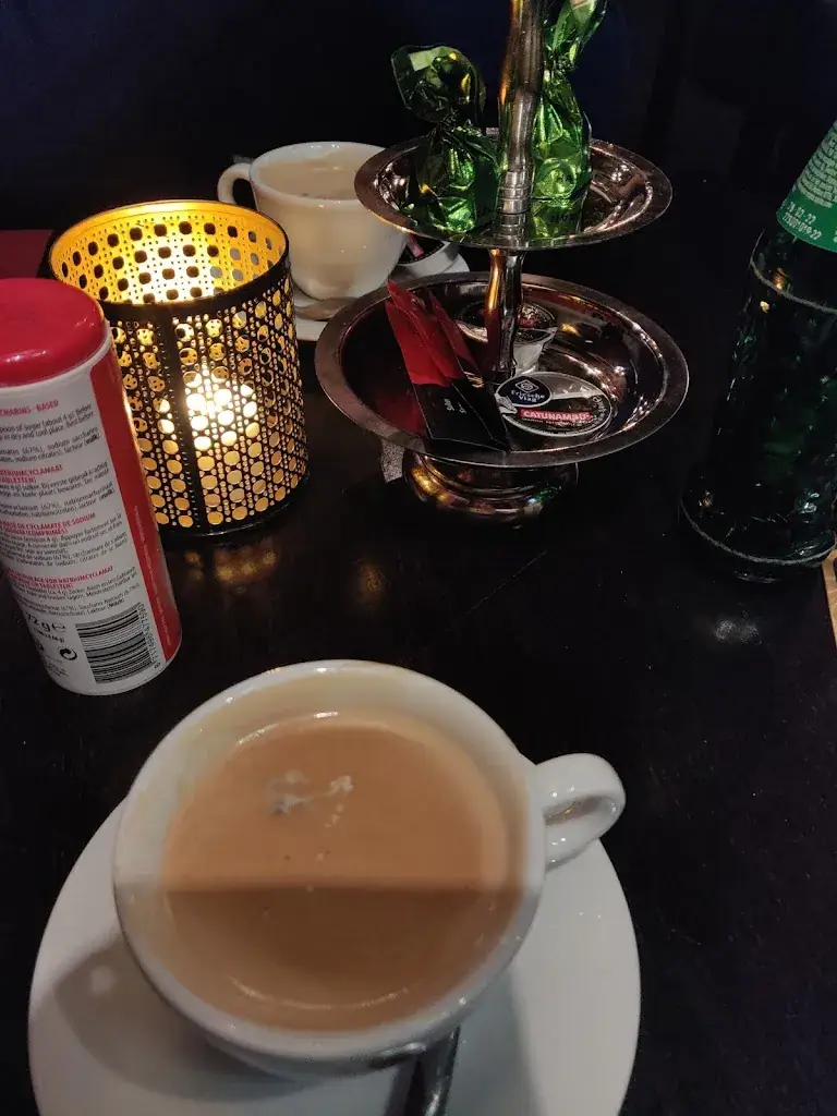 B Habibi_De Beurs Hoogeveen_Hoogeveen_recensione