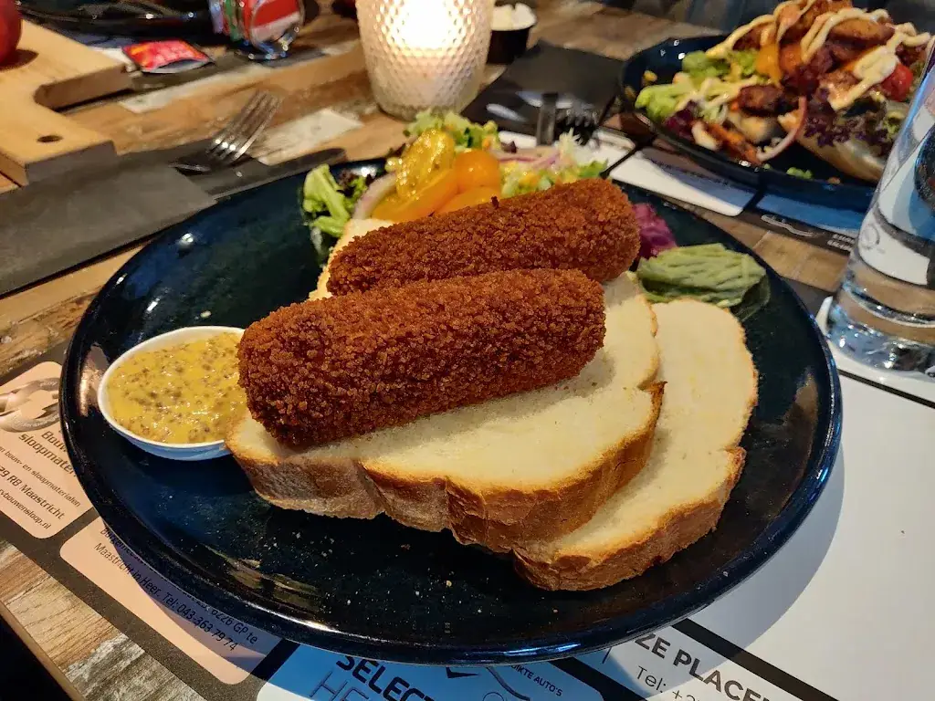 Ausmarton Fernandes_De Dwaze Herder_Maastricht_Bewertung