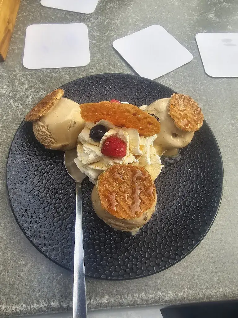 Tisha Barbour_Brasserie La Meuse_Eijsden_review