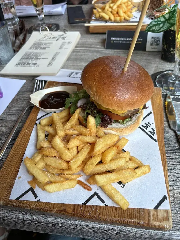 John Hesketh_Mr. & Mrs._Panningen_review