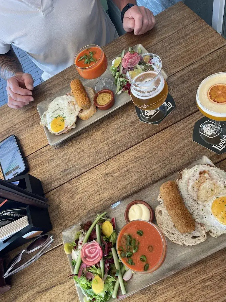 femke van den bemd_Tinus_Panningen_review