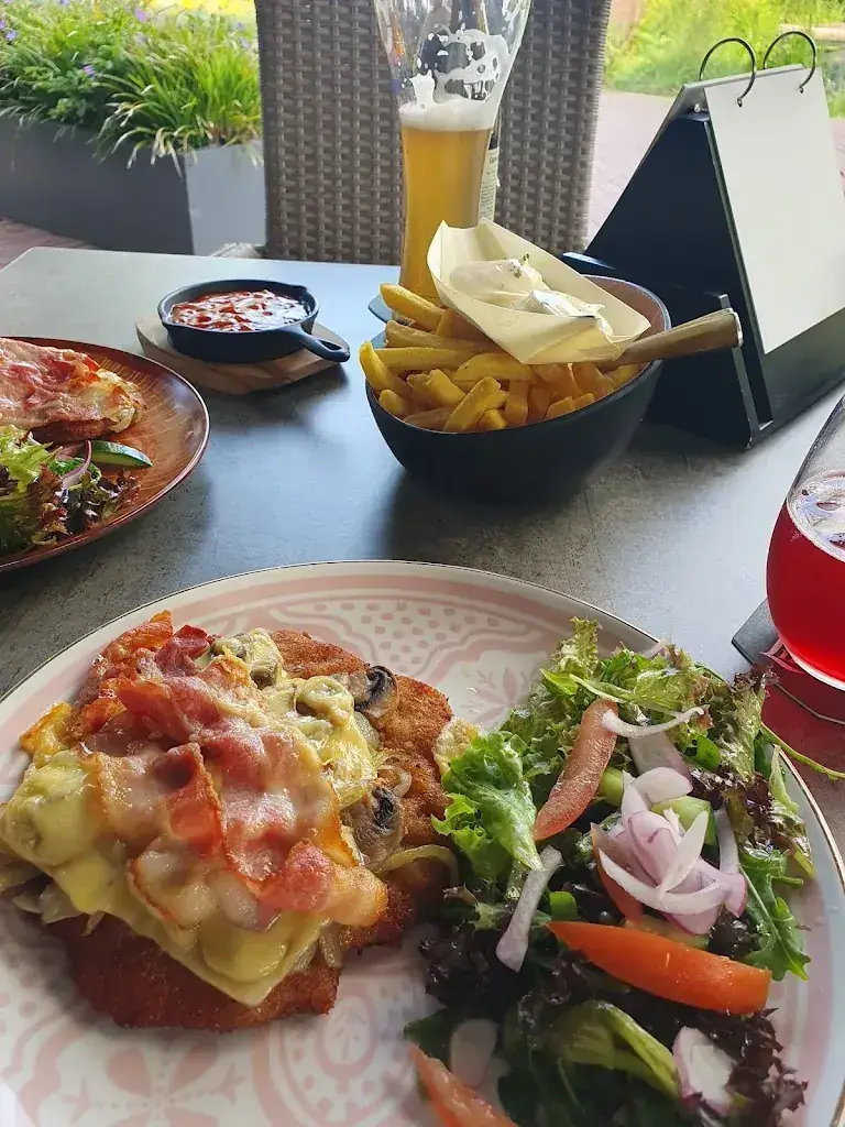 Marinet Van Esdonk_Beej Masch_Grashoek_review