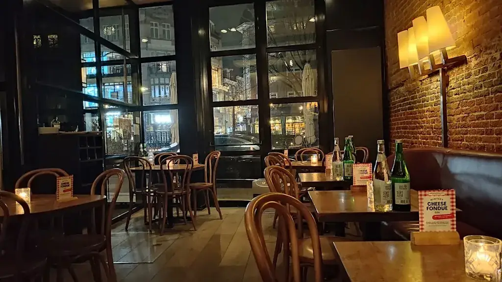 Panos Vrynios_Herengracht_Amsterdam_review