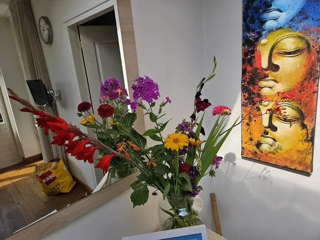 Lorianne Stelpstra_Pluk en theetuin in de 7e Hemel_Grashoek_review