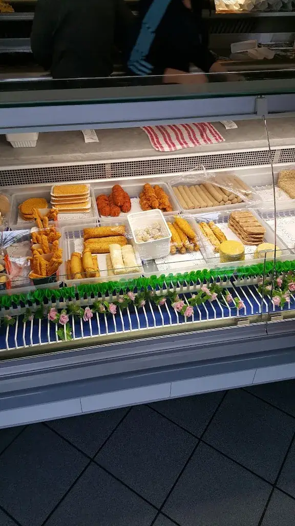 Cafetaria P. Yuan restaurant in Grevenbicht