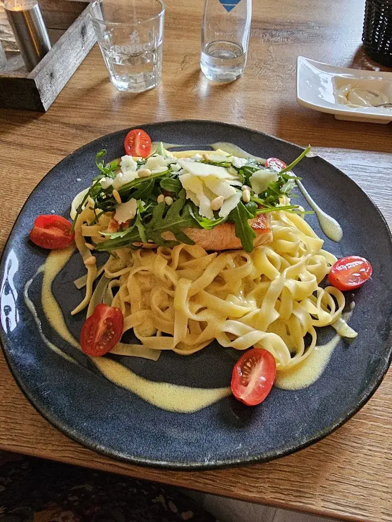 Joe Robertson_St. Elisabeth's Hof_Haelen_review