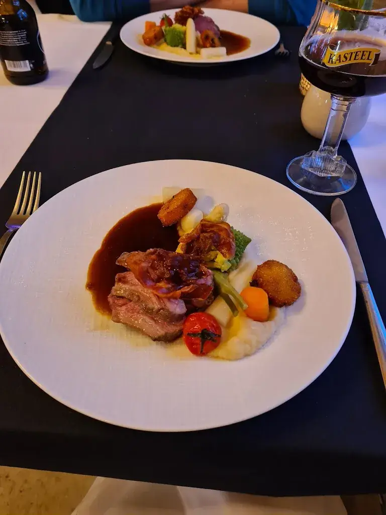 Maryia Nevar_Kasteel Aldenghoor_Haelen_review