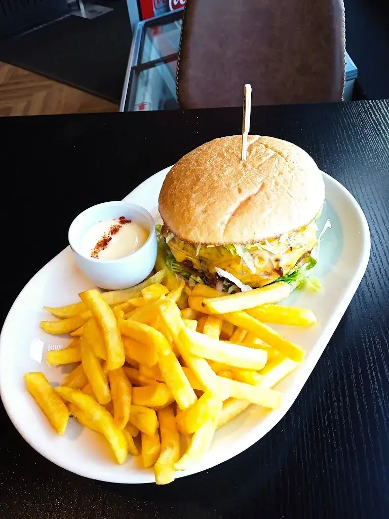 Hiway Motel & Restaurant_Siebengewald_slider_image_3