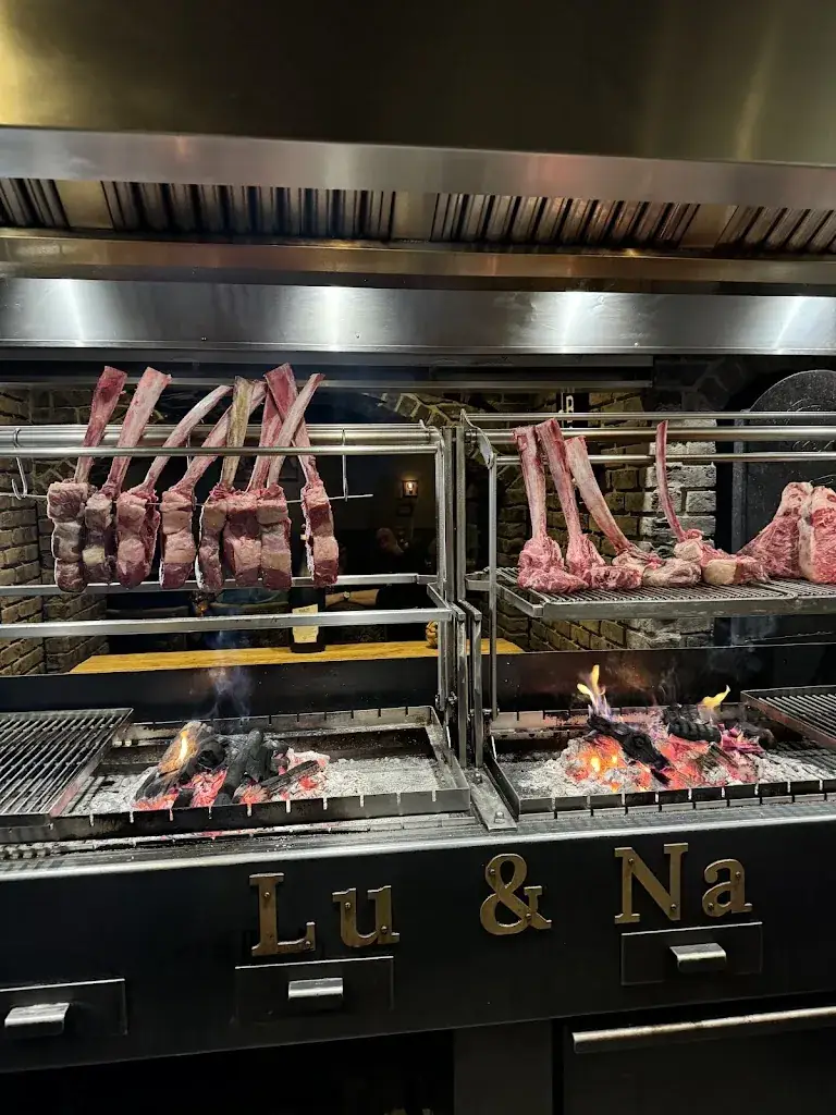 Lu & Na Barbecue Restaurant - Wijnbar_Kelpen-Oler_slider_image_1