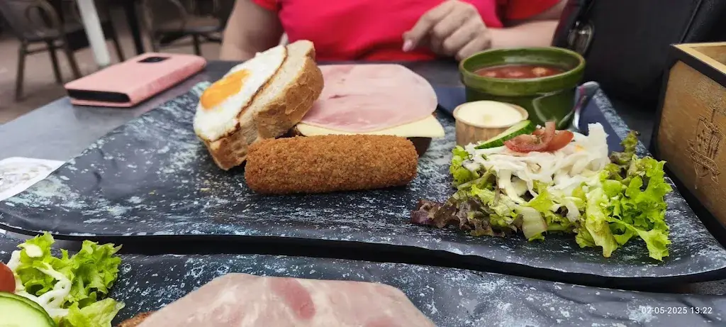 Kay Vossenaar_Restaurant Brasserie De Taverne_Kessel_review