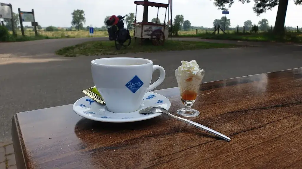 Glogger Guus_Tante Es Borrel Bistro_Ravenstein_review