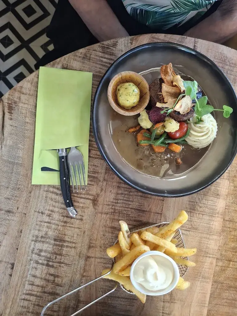 Veronique van de Pavert_Foodbar 14TIEN_Herpen_review