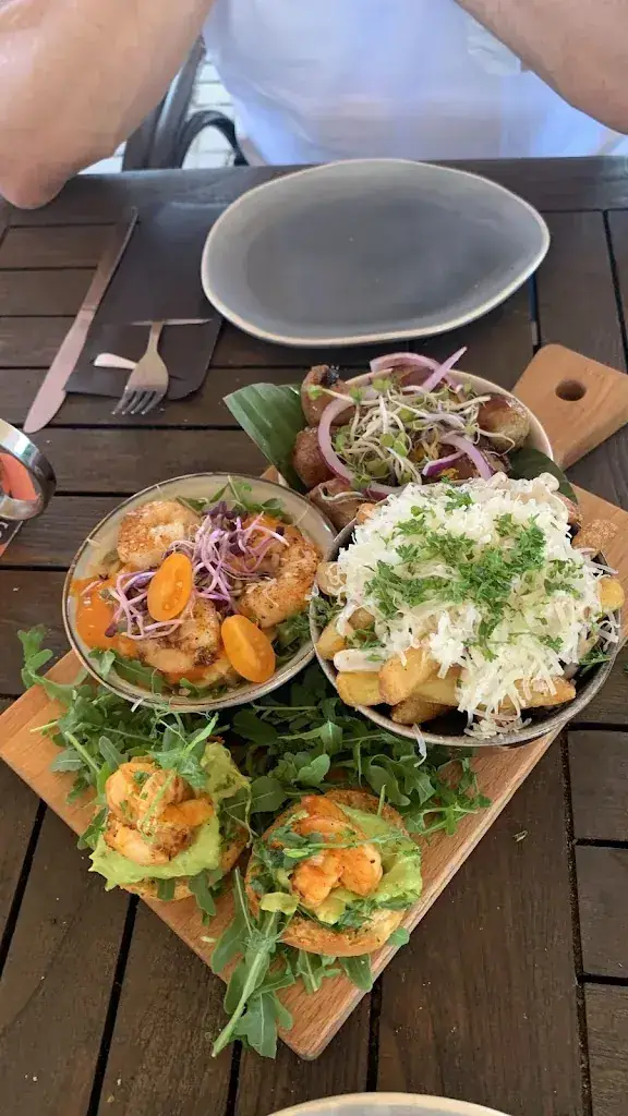 Maurice Lenssen_COMIQ | shared dining_Stein_review