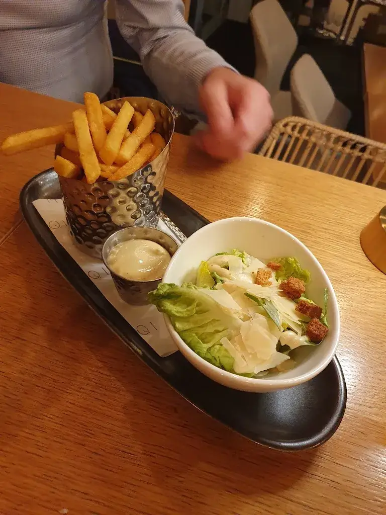 Kylie Truc Ngo_MERAQI_Beneden-Leeuwen_review