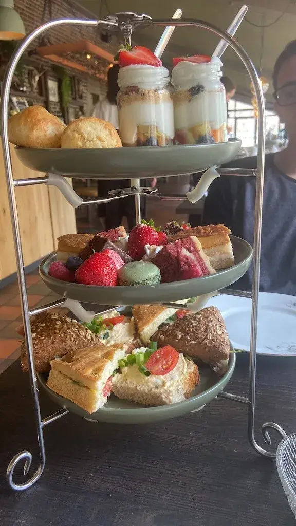 Adam Greyson_Limbricht Castle_Limbricht_review