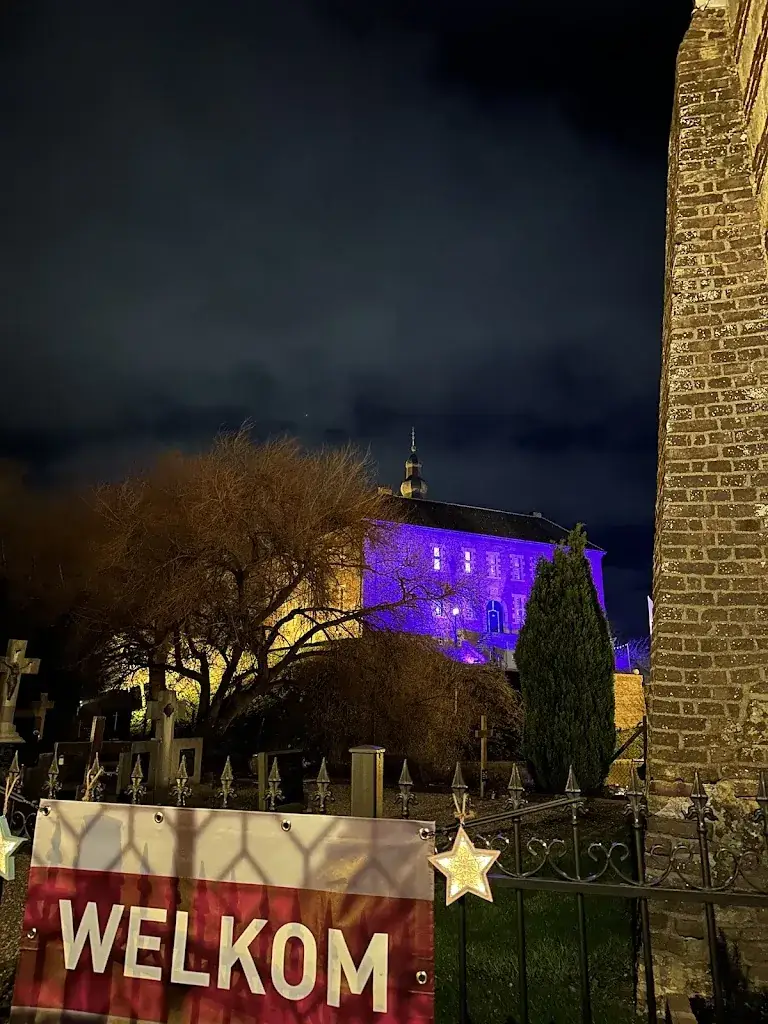 Franchesica K_Limbricht Castle_Limbricht_review