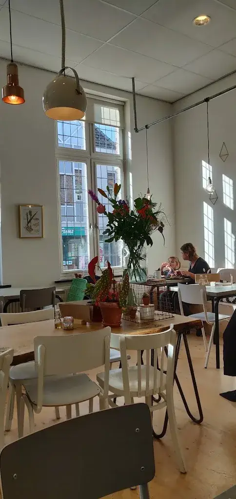 Leonidas Grecos_GEMBER_Horst_review