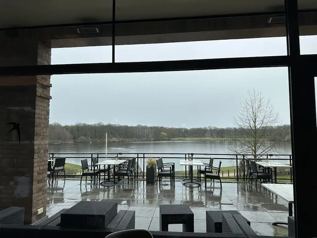 Yongzhe JIN_Restaurant BØFF_Horst_avis