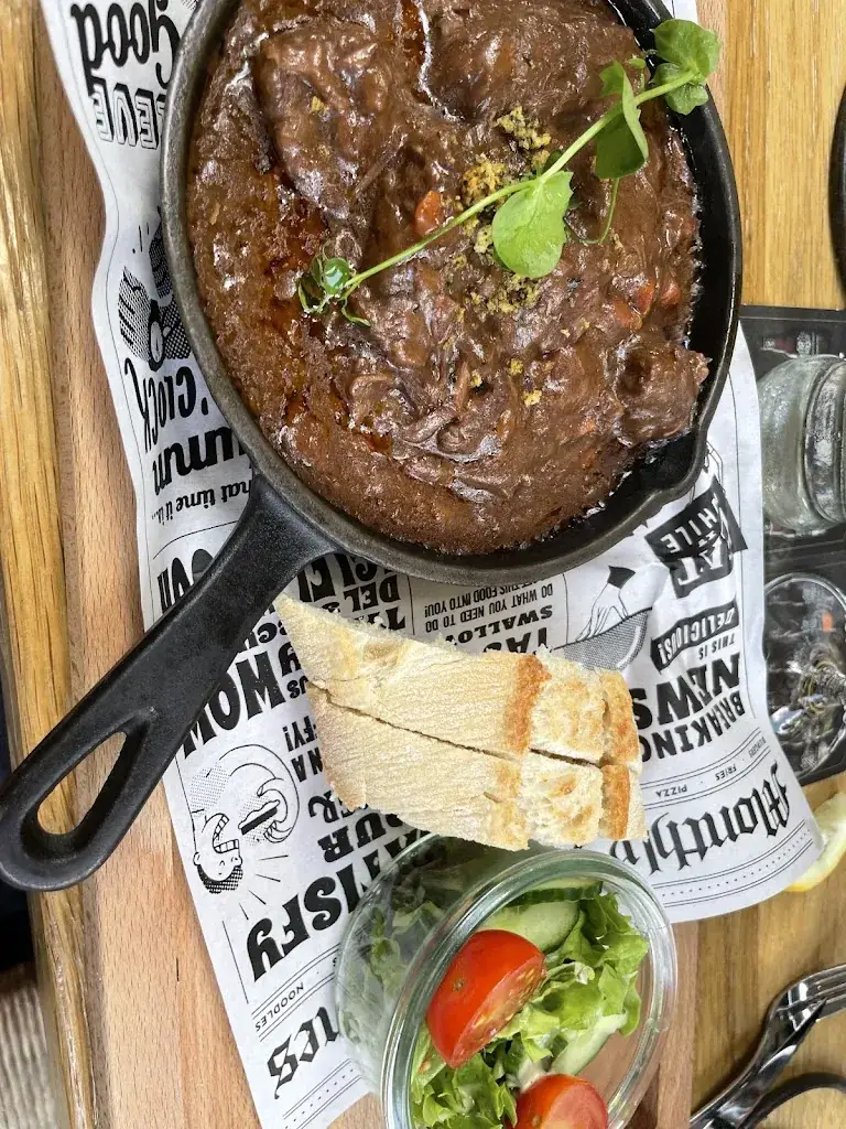 Alex McMullan_Liesbeth's Grand Café_Horst_review