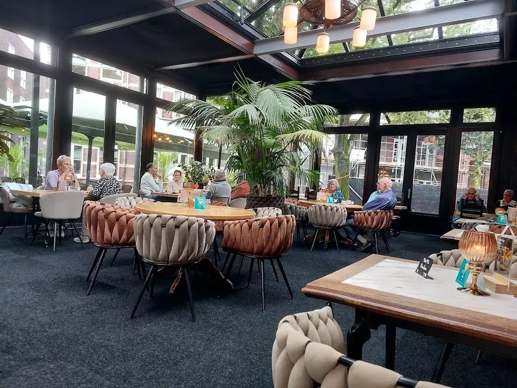 Valerie Robinson_Liesbeth's Grand Café_Horst_review